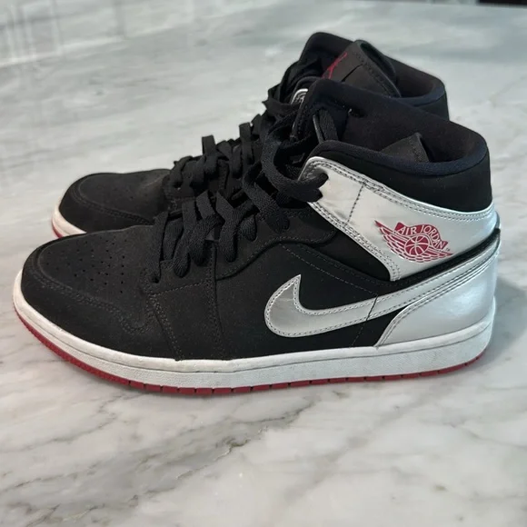 Nike Jordan 1 Mid - Picture 2 of 10
